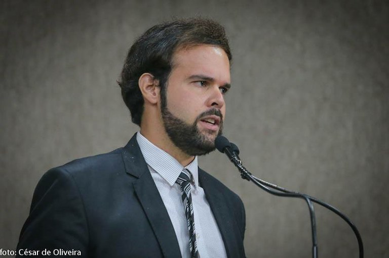 Vereador Thiaguinho lembra na Tribuna da CMA o Dia Municipal do Jovem Empreendedor