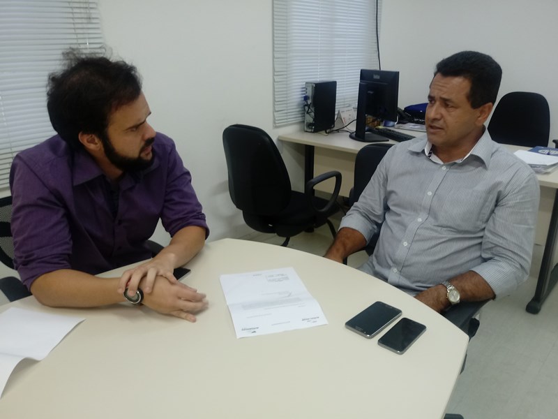 Vereador Thiaguinho volta a cobrar a revisão da taxa de publicidade