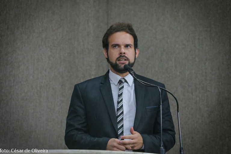 Thiaguinho ressalta trabalho da Emurb