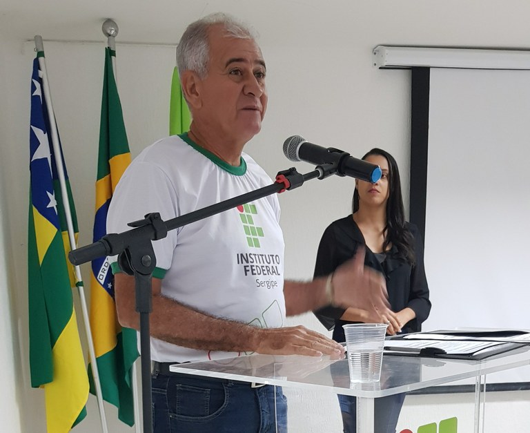 Vereador Zé Valter comemora início do programa Mulheres Mil