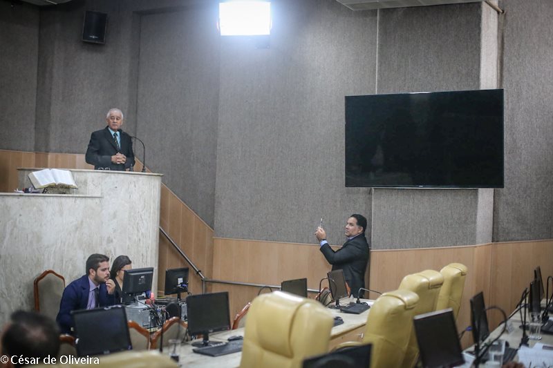 Vereador Zé Valter mostra preocupação com depredação do patrimônio público