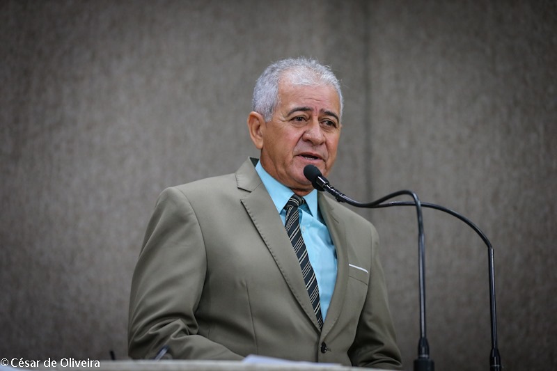 Vereador Zé Valter profere discurso pelo Dia do Maçom