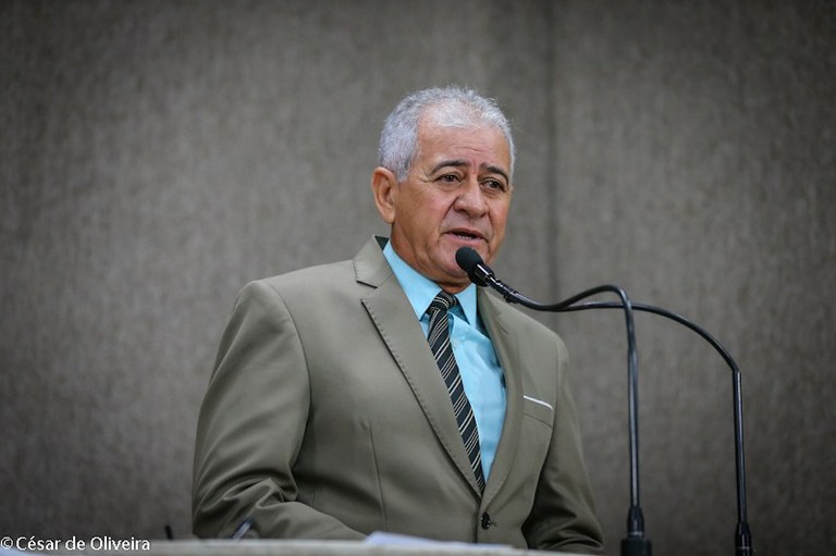 Vereador Zé Valter profere discurso pelo Dia do Maçom