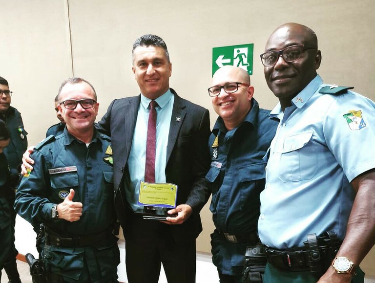 Vereador Zezinho é homenageado pelo Batalhão de Policiamento de Guardas