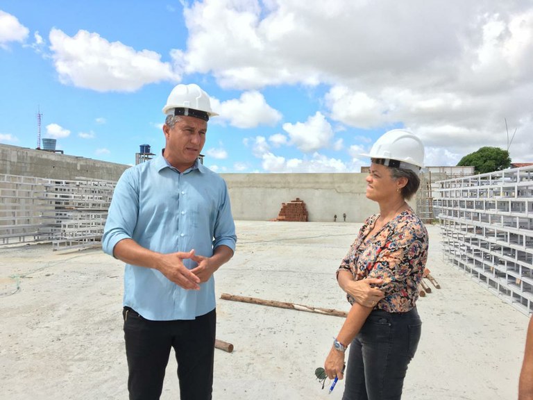 Vereador Zezinho fiscaliza construção do CIE: estou contente pelo avanço das obras