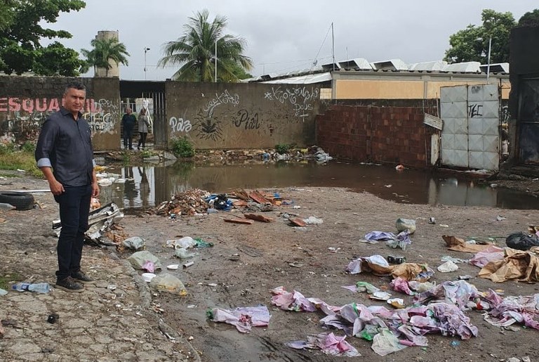 Vereador Zezinho fiscaliza situação das escolas municipais no bairro Getúlio Vargas