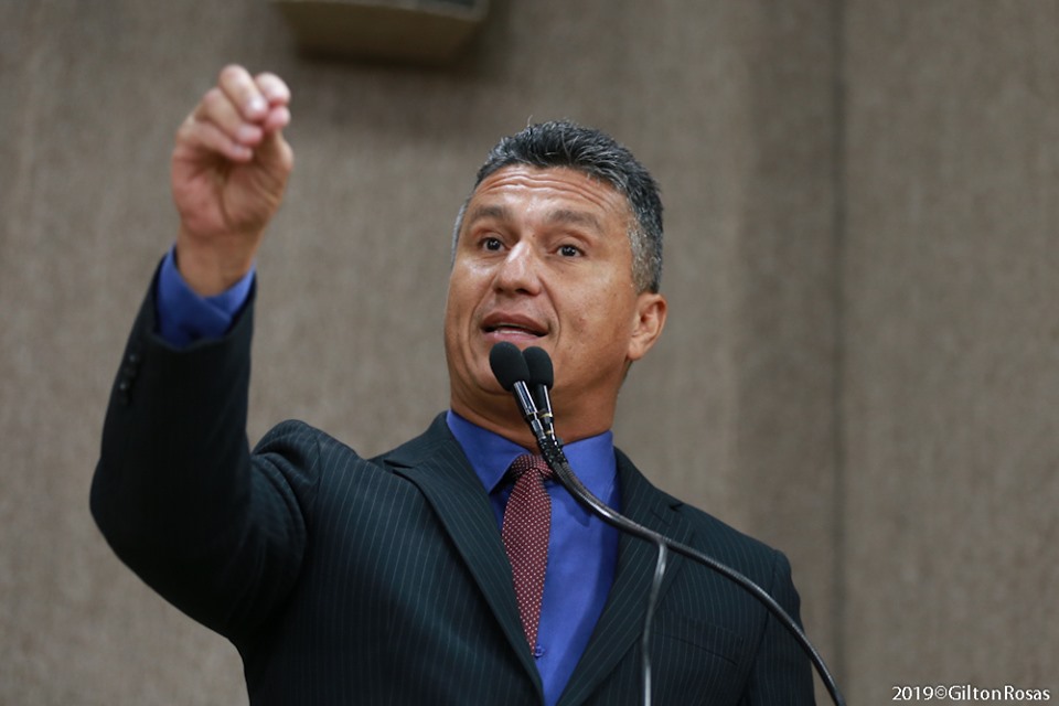 Vereador Zezinho utiliza Tribuna e destaca obras no Conjunto Bugio