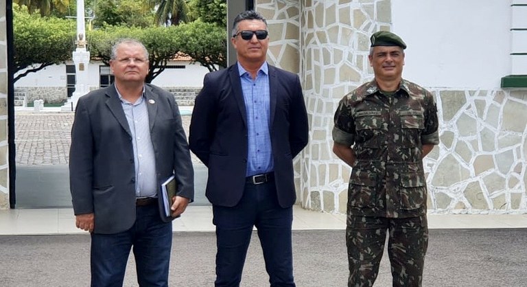 Vereador Zezinho visita novo comandante do 28º Batalhão de Caçadores