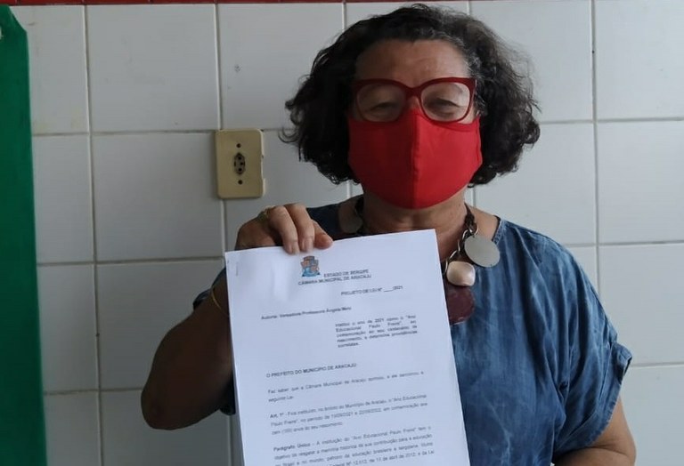 Vereadora Ângela Melo apresenta PL instituindo Ano Educacional Paulo Freire em Aracaju