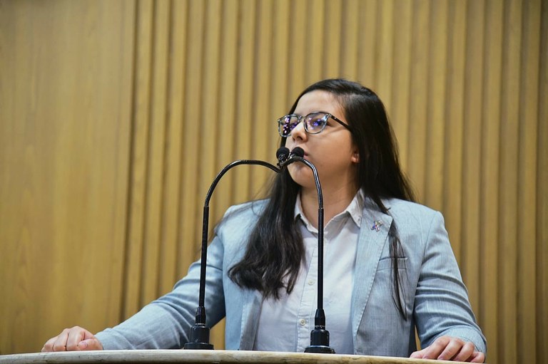 Vereadora Thannata da Equoterapia alerta sobre desafios enfrentados por autistas e convida a população para caminhada de conscientização 