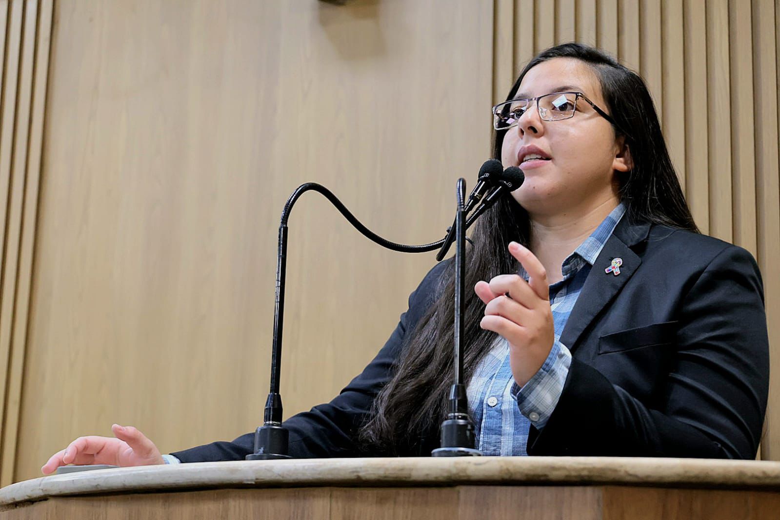 Vereadora Thannata da Equoterapia denuncia bloqueios no passe especial e exige solução para mães atípicas 