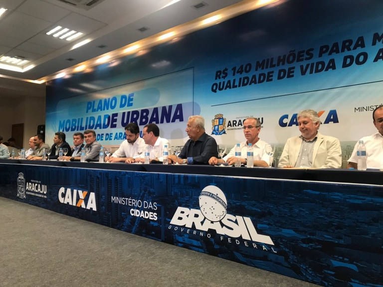 Vereadores acompanham assinatura de convênio de R$ 140 milhões