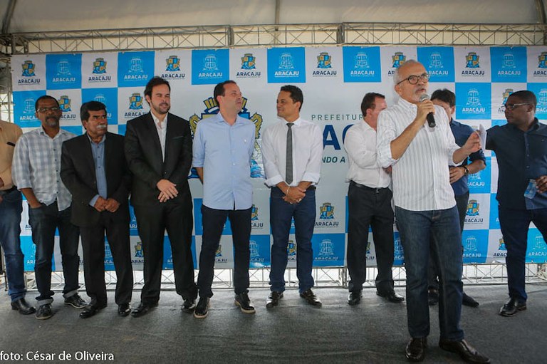 Vereadores acompanham assinatura de Ordem de Serviço na Coroa do Meio