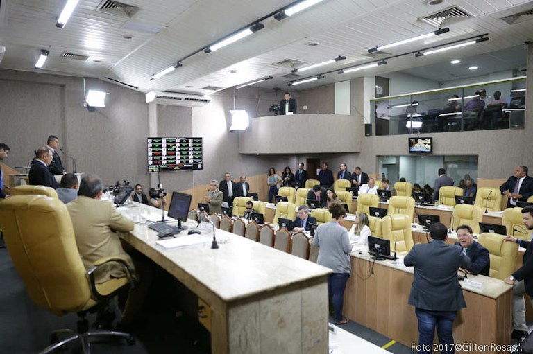 Vereadores analisam e aprovam três projetos do Executivo