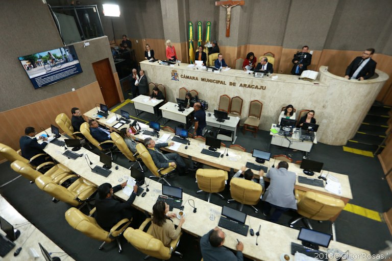 Vereadores analisam e votam mais de 30 proposituras