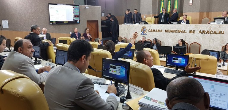 Vereadores analisam e mantém quatro vetos do Executivo