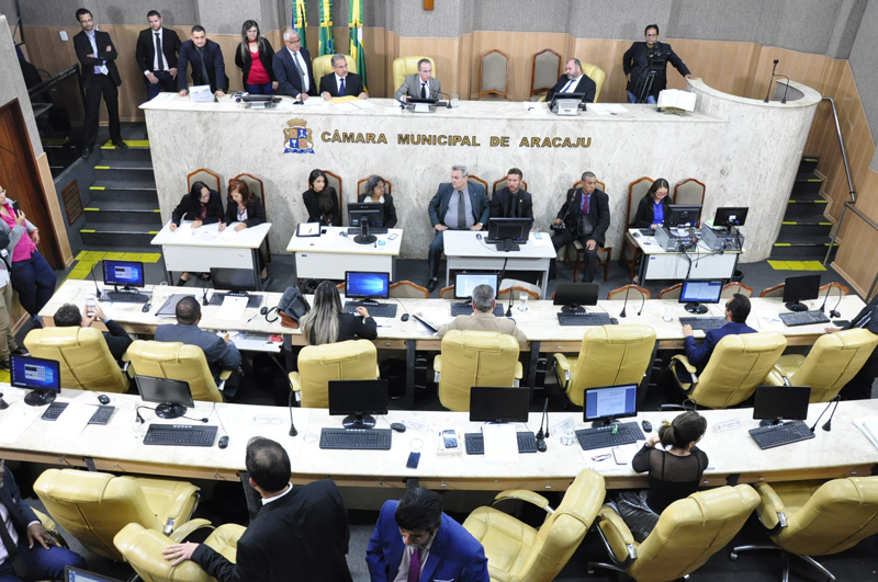 Vereadores discutem amplamente PL sobre fim das carroças