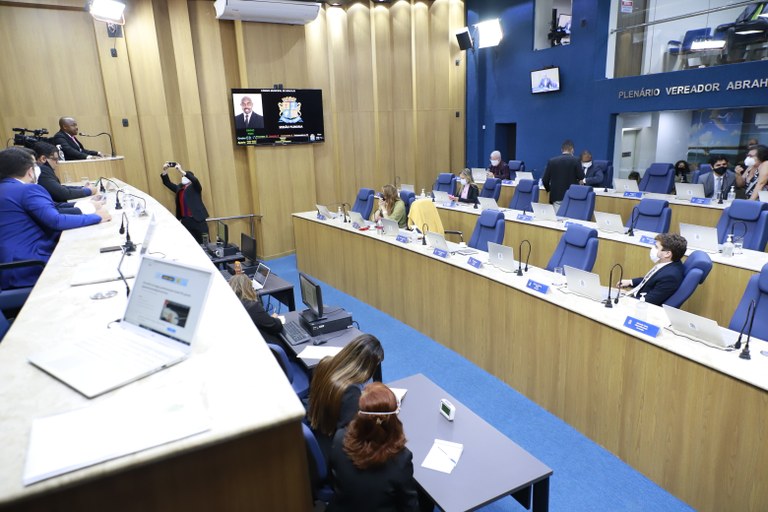 Vereadores apreciam 12 proposituras no retorno das votações na Câmara