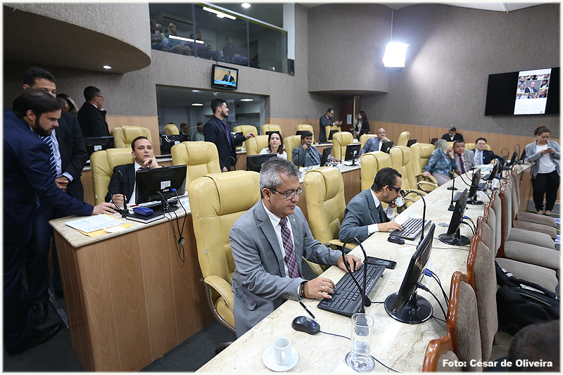 Vereadores apreciam 34 proposituras nesta terça-feira