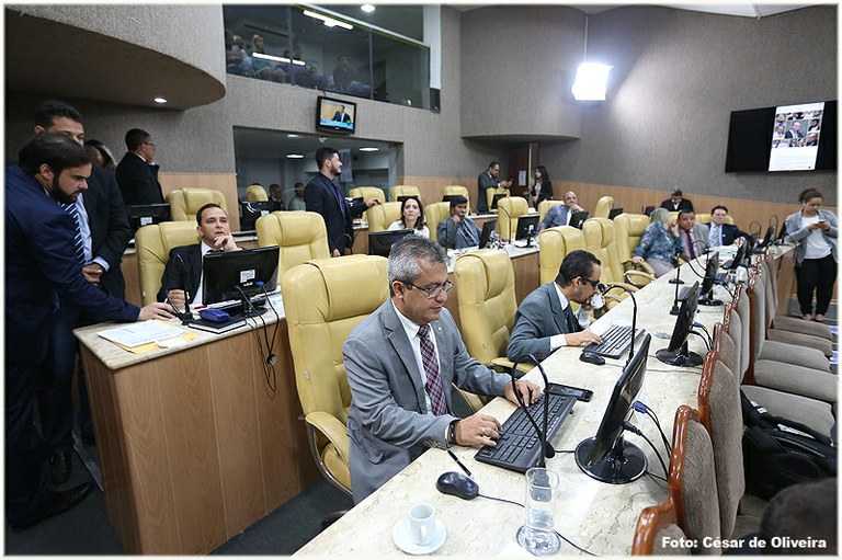 Vereadores apreciam 34 proposituras nesta terça-feira