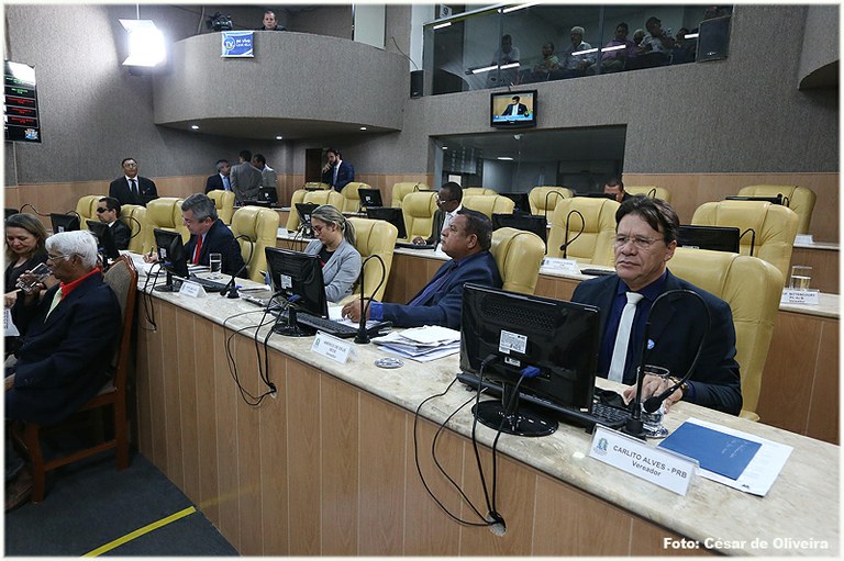 Vereadores apreciam nove Projetos de Lei nesta terça