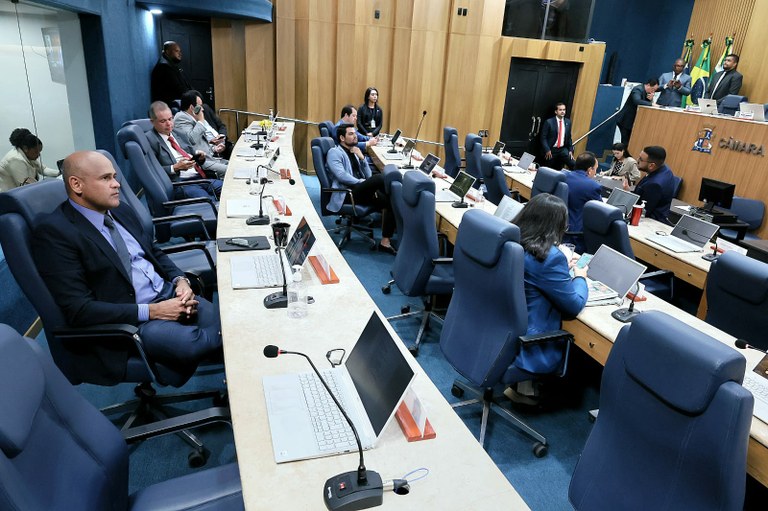 Vereadores aprovam, em 1ª discussão, emenda que inclui mototáxi e transporte por aplicativo no sistema urbano