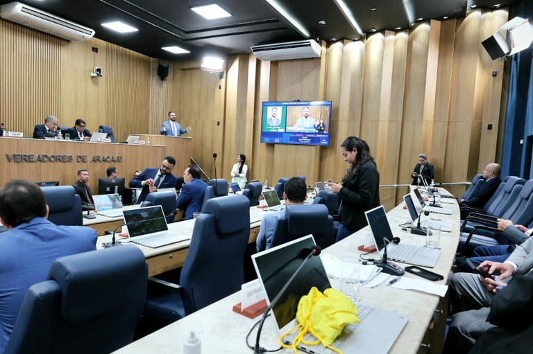 Vereadores aprovam Projeto de Lei que reduz taxas para trabalhadores do transporte complementar