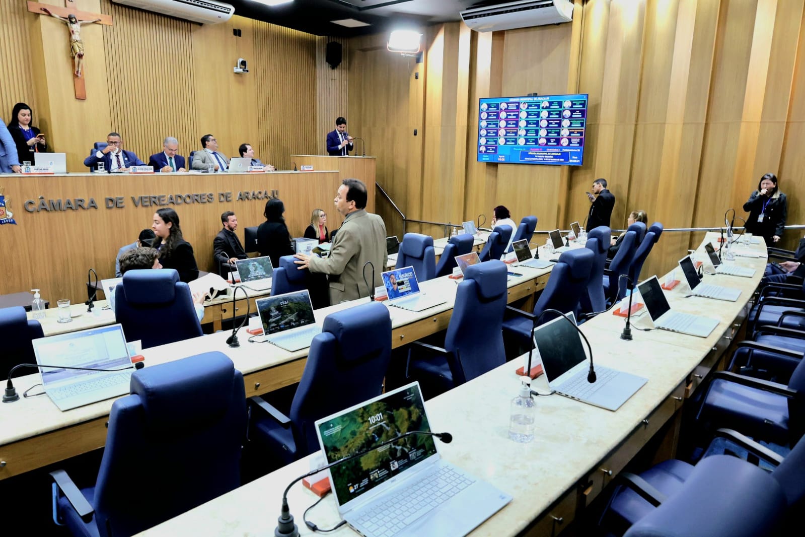 Vereadores de Aracaju discutem PEC da Blindagem, programas de saúde e serviços sociais 