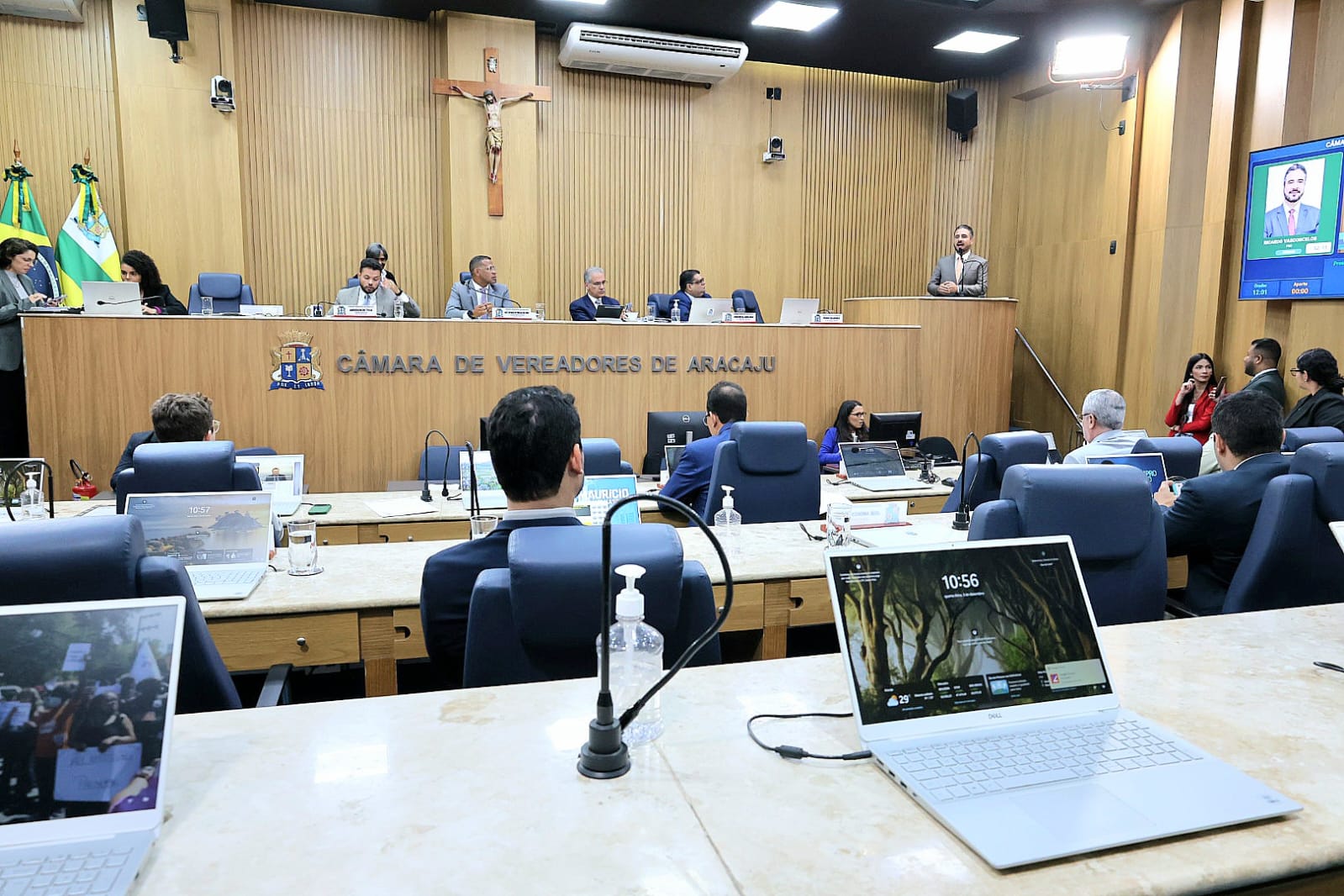 Durante o Grande Expediente desta quarta-feira (03), vereadores debatem a compra de ônibus elétricos, mudanças na educação e temas da gestão municipal