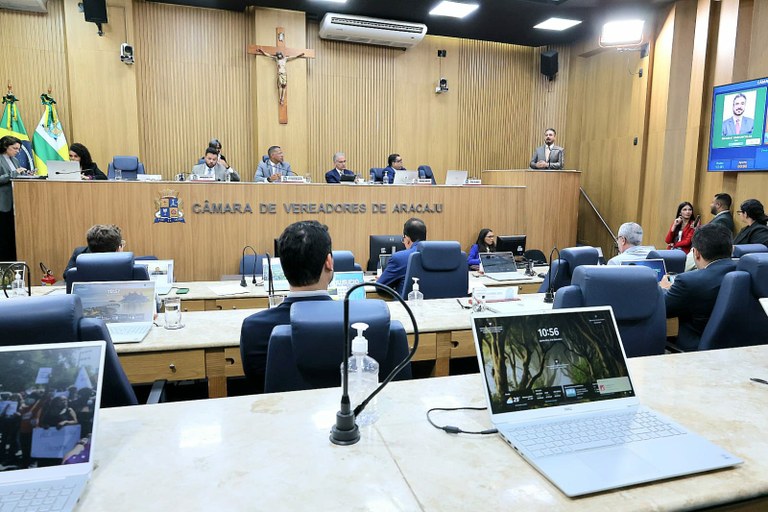 Durante o Grande Expediente desta quarta-feira (03), vereadores debatem a compra de ônibus elétricos, mudanças na educação e temas da gestão municipal