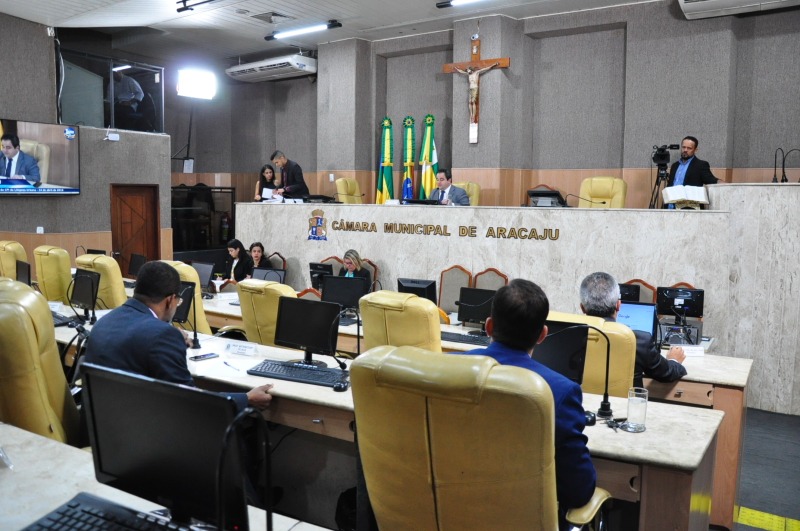 Vereadores debatem documentos em quarta reunião da CPI do Lixo