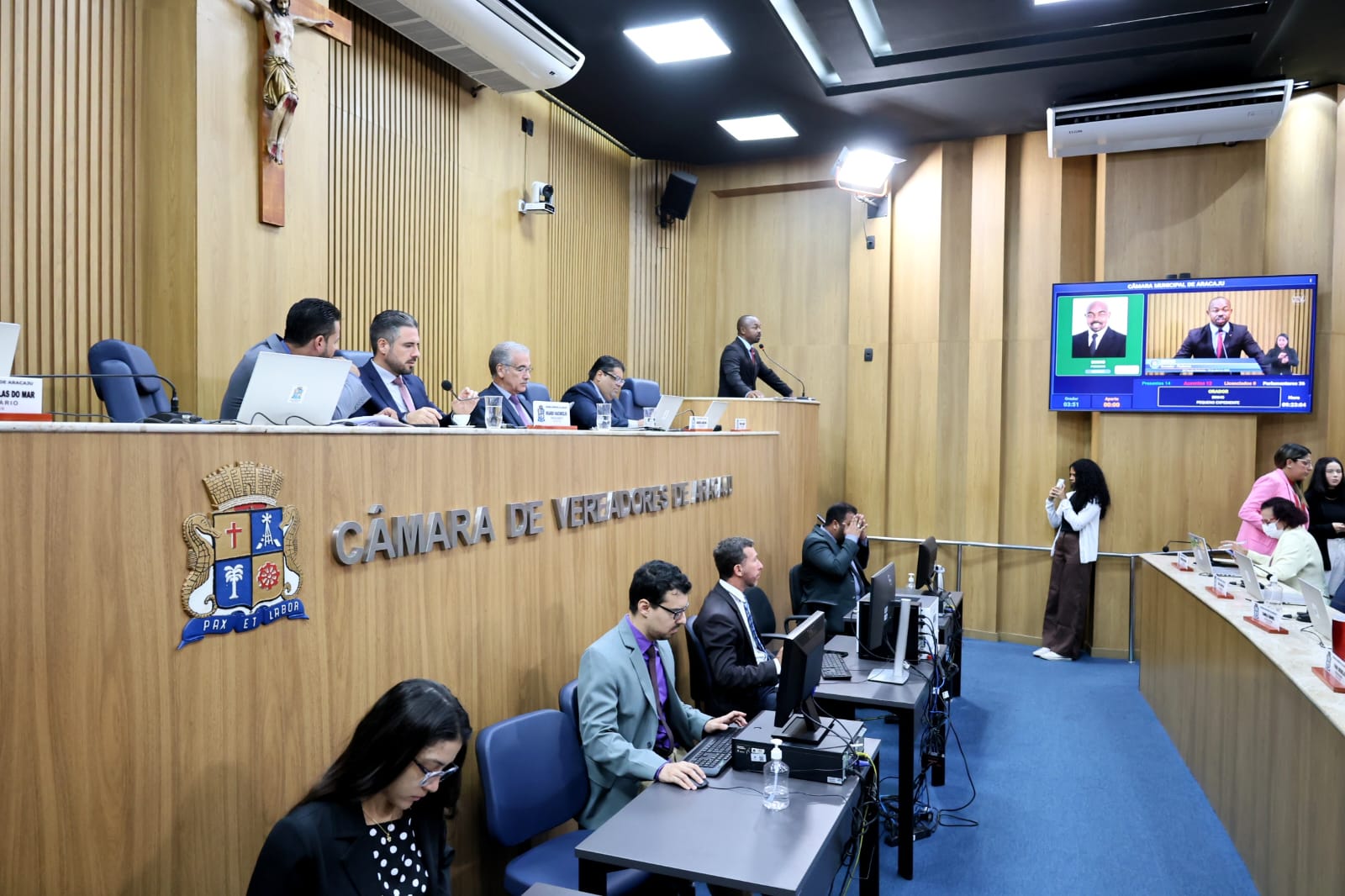 Vereadores debatem educação, infraestrutura e políticas sociais no Grande Expediente