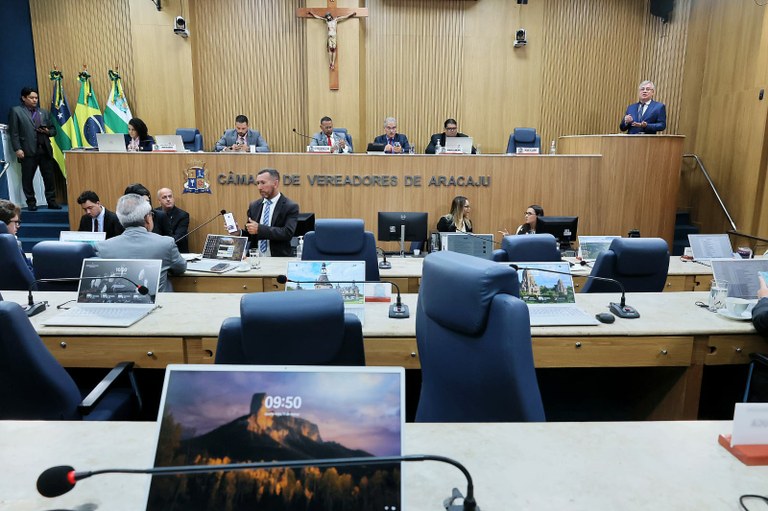 Vereadores debatem greve de professores, proteção ambiental e políticas sociais no Grande Expediente