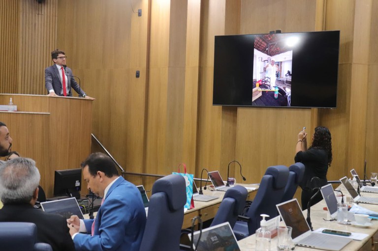 Vereadores destacam  intolerância religiosa, regulamentação dos parklets e denúncia de aumento de cargos comissionados na prefeitura durante o Pequeno Expediente