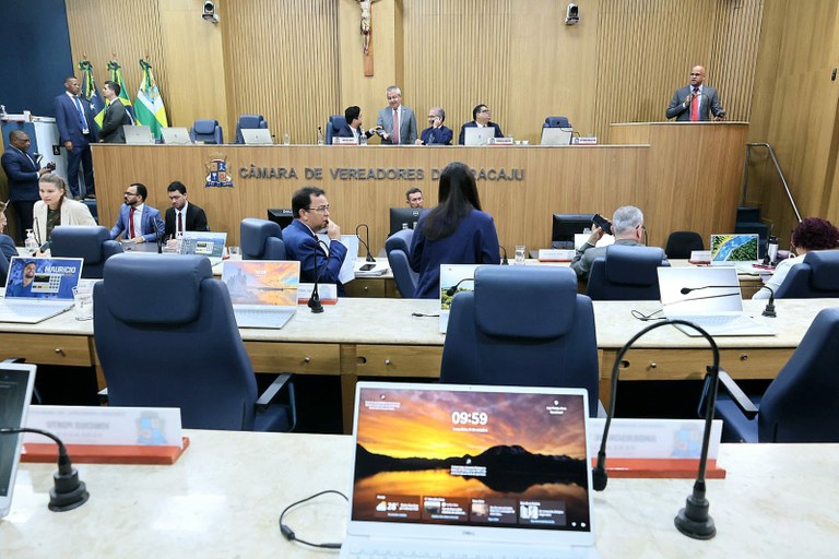 Durante o Pequeno Expediente, vereadores destacam situação dos comerciantes do Mercado e suspensão da licitação de Tecnologia da Informação no município 