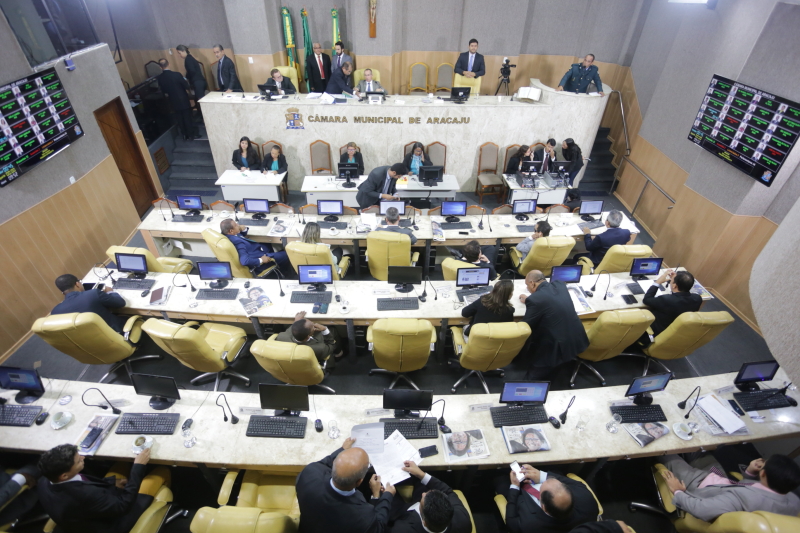 Vereadores discutem e aprovam quase 30 Projetos de Lei