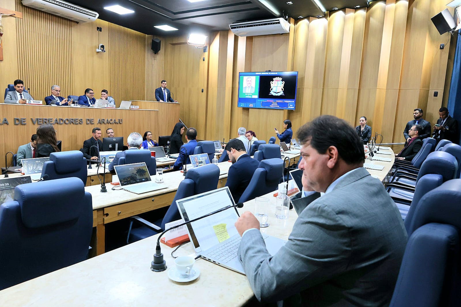 Vereadores discutem segurança pública, proteção ao meio ambiente e mudanças curriculares na rede municipal de ensino