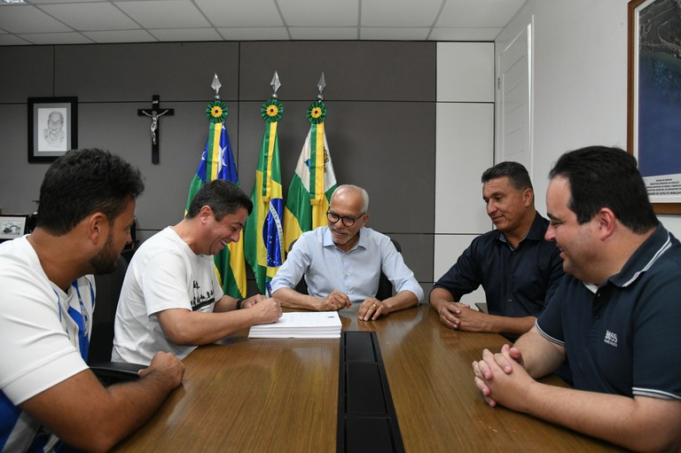 Vereadores entregam redação final da LOA para a Prefeitura de Aracaju 