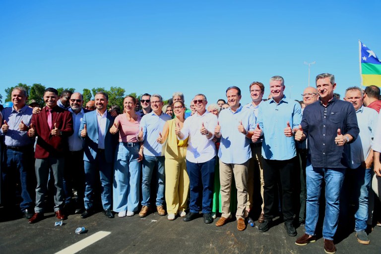 Vereadores marcam presença na inauguração de viaduto do Complexo Viário Senadora Maria do Carmo Alves