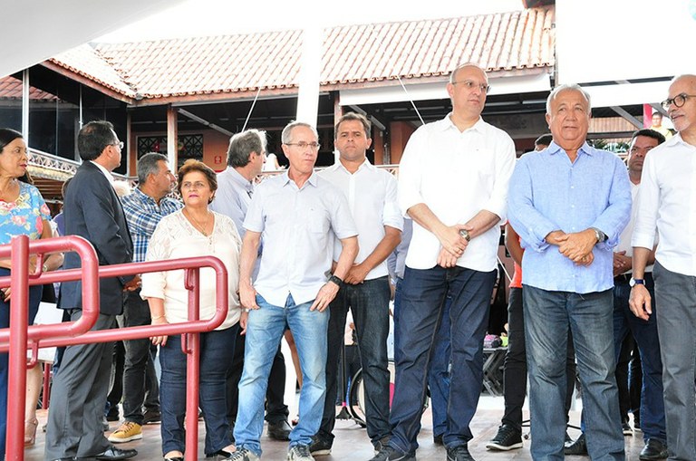 Vereadores participam de entrega da reforma do Centro de Turismo