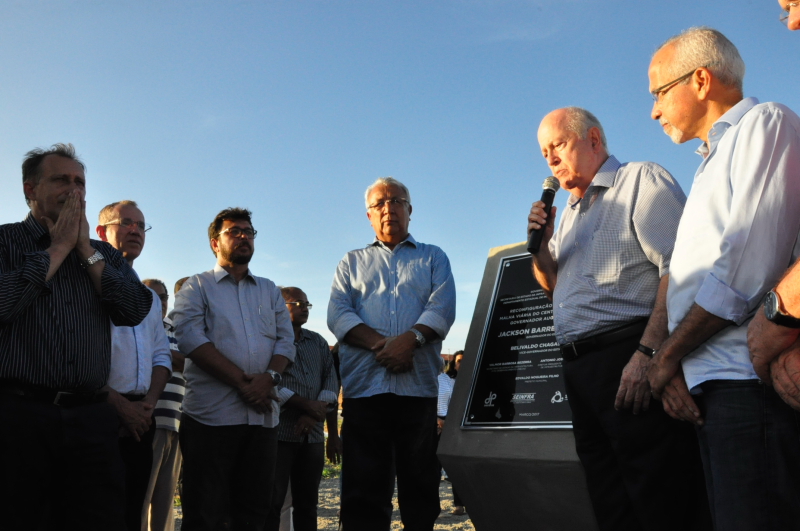 Vereadores participam de entrega de via na Zona Oeste
