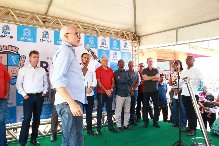 Vereadores participam de ordem de serviço da obra de infraestrutura do Loteamento Rosa do Sol