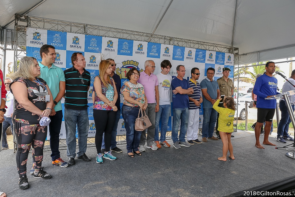 Vereadores prestigiam entrega de equipamentos do Projeto "Praia para Todos"