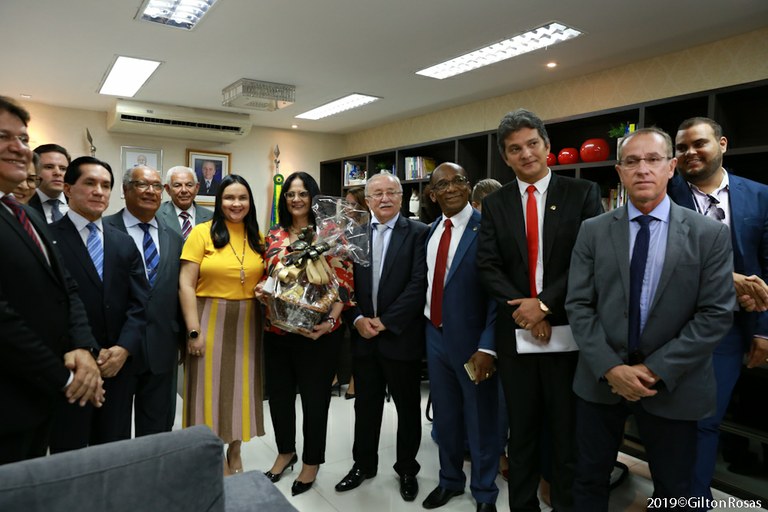 Vereadores prestigiam entrega de títulos de cidadania à ministra Damares Alves