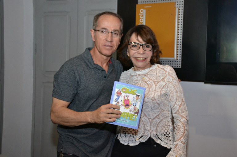 Vereadores prestigiam lançamento do livro “Que Vexame!”