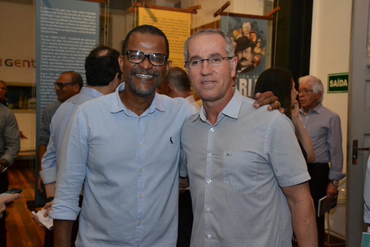 Vereadores participam de lançamento de livros no Museu da Gente Sergipana