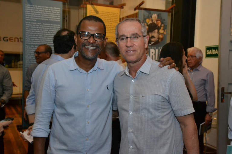 Vereadores participam de lançamento de livros no Museu da Gente Sergipana