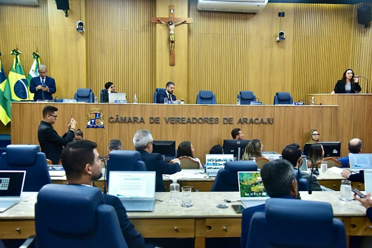 Vereadores recebem secretária de Saúde para prestação de contas e solicitam melhorias para a população 