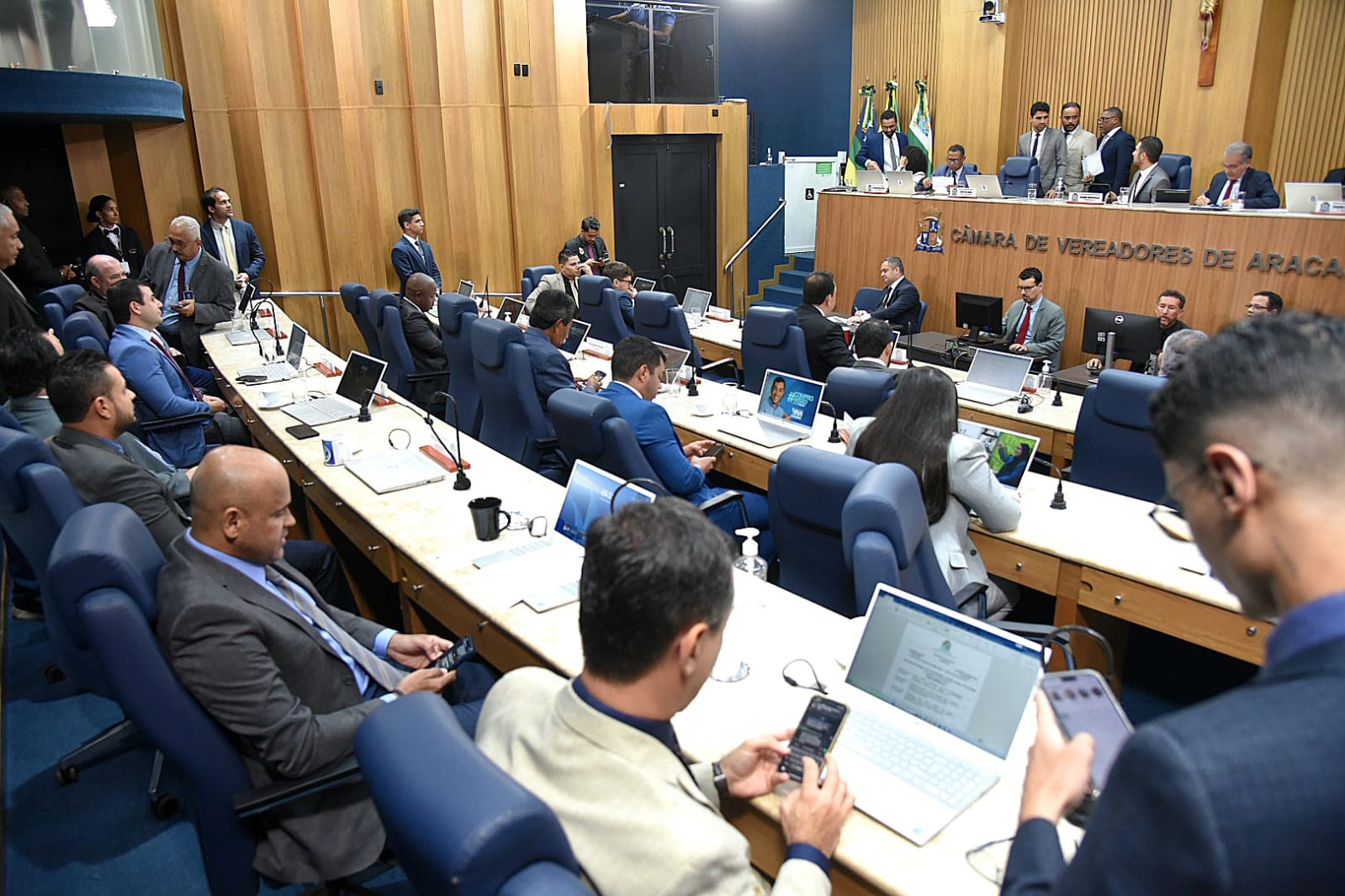 Vereadores retomam atividades com discursos firmes sobre democracia, saúde, educação e justiça social