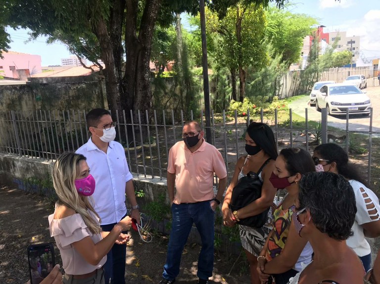 Vereadores seguem buscando solução para comerciantes do terminal Fernando Sávio